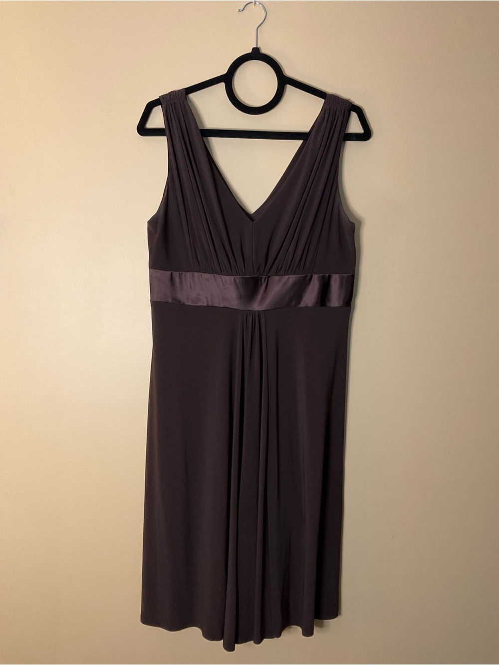 Jones Wear Sleeveless V-Neck Midi Dress in Brown